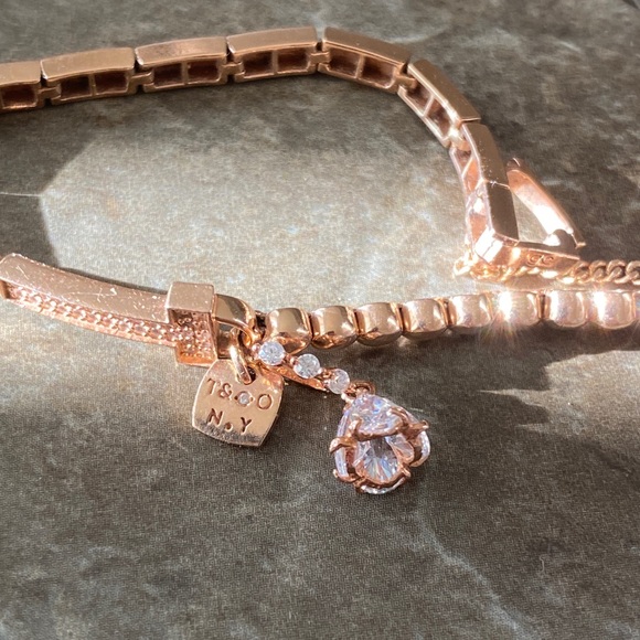 🌸 Vintage custom made 10k gold tiny tulip charm estate jewelry cute kawaii ooak - Picture 3 of 10